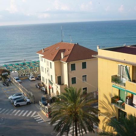 Finalmarina Lägenhet Finale Ligure Exteriör bild
